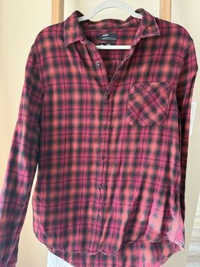 Men's Red & Black Plaid Button-Down Shirt - Casual Long Sleeve